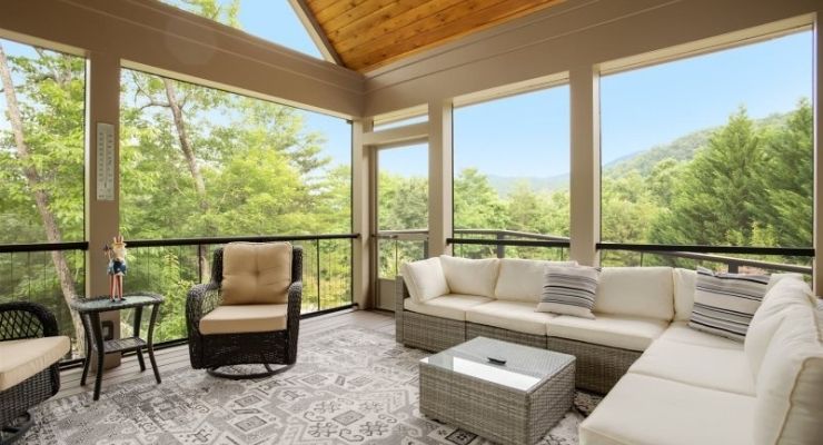STAYGVL Pickens home outdoor space