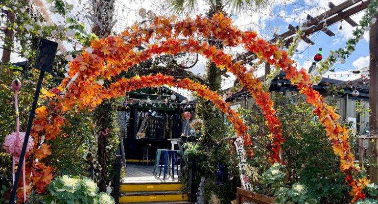 Entrance to Santi's, decorates for Fall