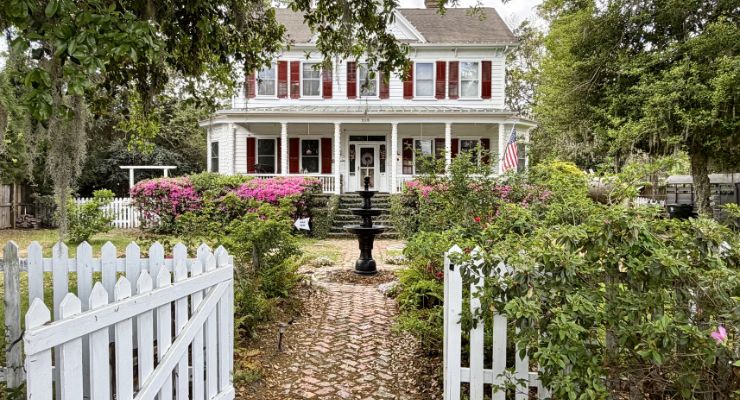The house at Flowertown Charm
