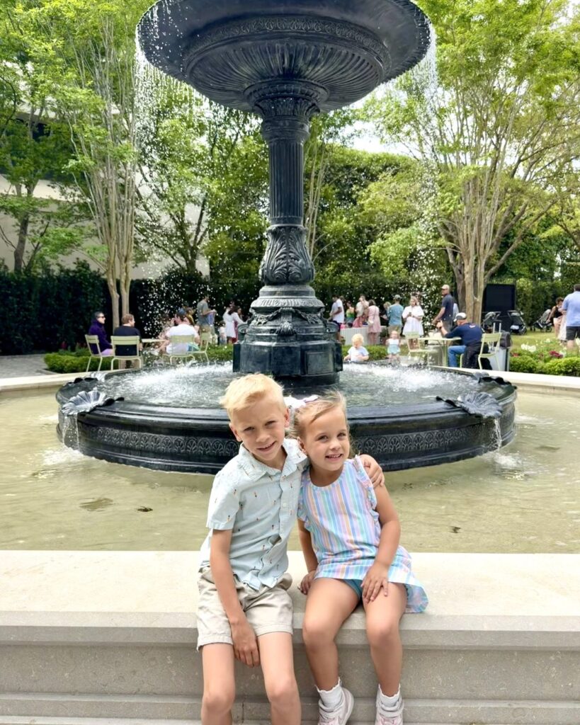 American Garden, kids at the fountain