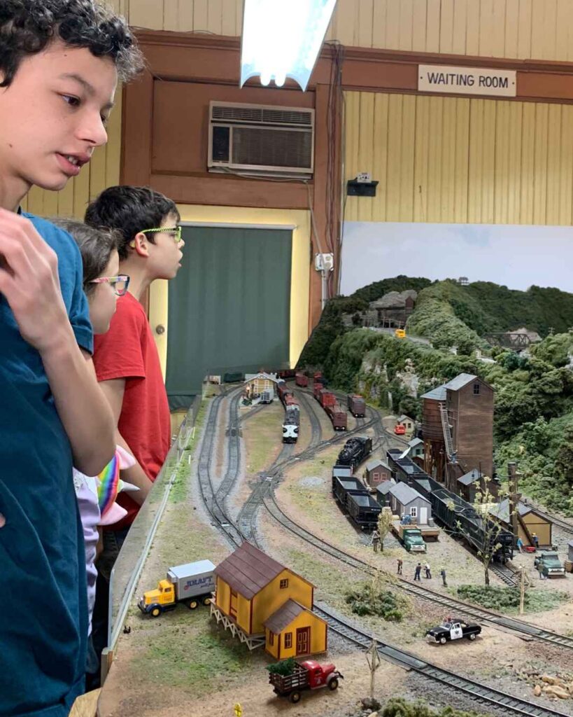 Apple Valley Model Railroad