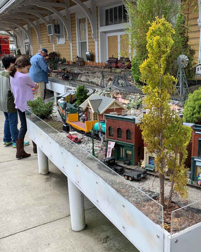 Apple Valley Model Railroad